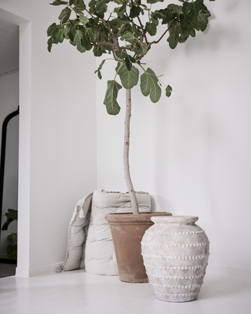 Elegant trädgårdskrukor och mittstycken från Lene Bjerre som förskönar din trädgård med stil och funktion.