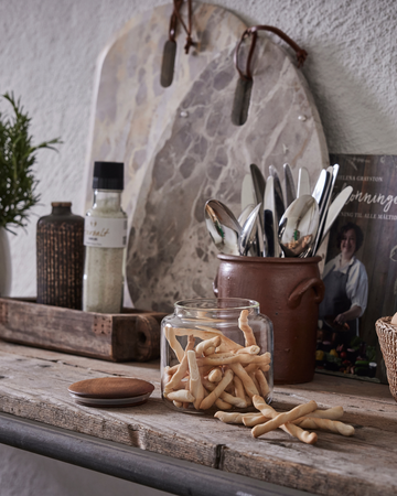 Elegant kruka från Lene Bjerre i en stilren design, perfekt för att dekorera ditt hem med växter.