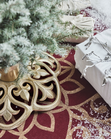 Lene Bjerre julgransstativ i elegant design, idealiskt för att hålla din julgran stabil och säker under hela säsongen.