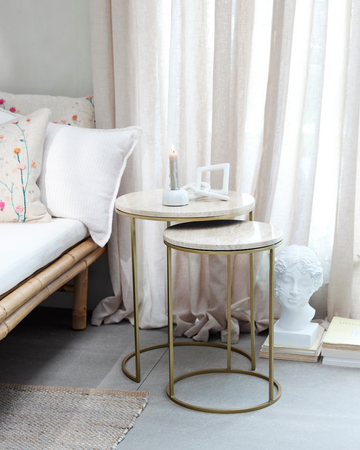 Elegant och stilfullt bord från Lene Bjerre, perfekt för att komplettera din inredning.