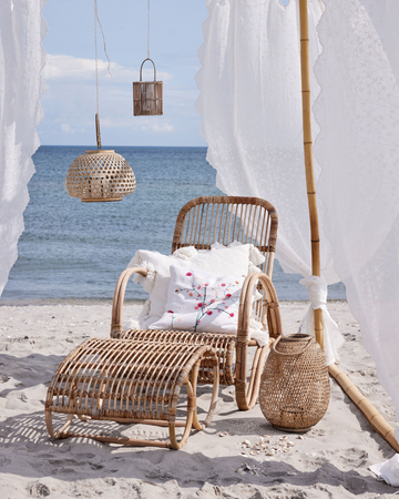 Stilfulla och eleganta stolar från Lene Bjerre med skandinavisk design för både vardagsrum och matsal.