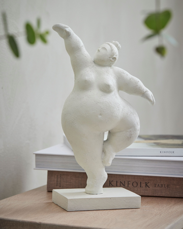 Elegant heminredning från Lene Bjerre i stilren och tidlös design. Perfekt för att skapa ett personligt och harmoniskt hem.