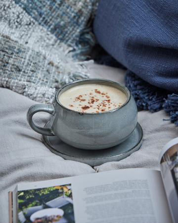 Muggar och koppar från Lene Bjerre i elegant design, idealiska för både vardag och fest.