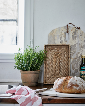 Elegant skärbräda från Lene Bjerre, designad för både funktion och estetik.