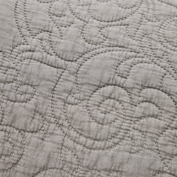 Isabelle sengeteppe 260x240 cm. grå