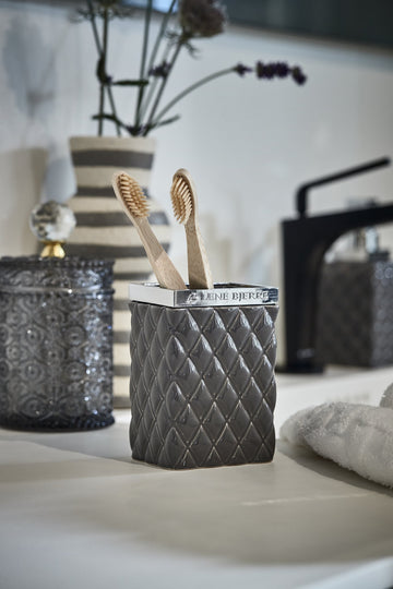 Victorinne vitvinsglas H21,5 Ø8 cm. røykfarget