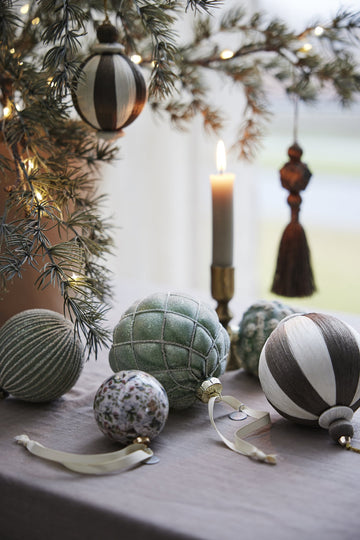 Astrid ornament H16 cm. brun