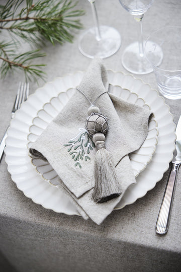 Astrid ornament H16 cm. sand