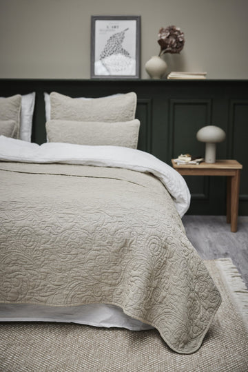 Isabelle sengeteppe 260x240 cm. sand