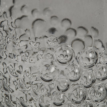 Utforska våra glasvaser i klarglas, vitt och sandtoner. Mjuka former, eleganta linjer och vacker glans till ditt hem.