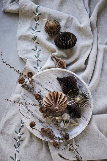 Esille bricka Ø20 cm. mørk sand marmor