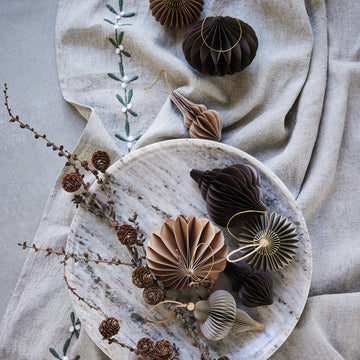 Esille bricka Ø20 cm. mørk sand marmor