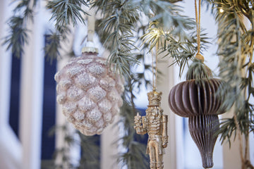 Nuttia ornament H10 cm. ljust guld