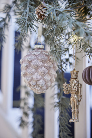 Nuttia ornament H10 cm. ljust guld