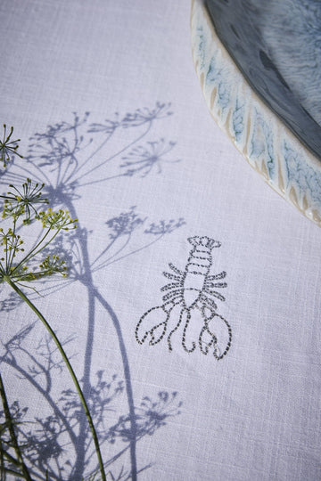 Nerina bordsduk broderad 280x140 cm. Vit