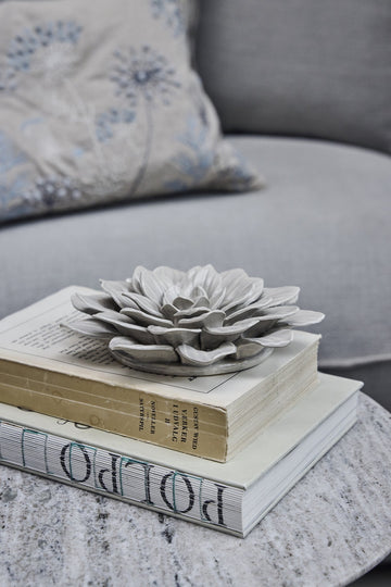 Floria väggdekoration Ø13 cm. grå porselen